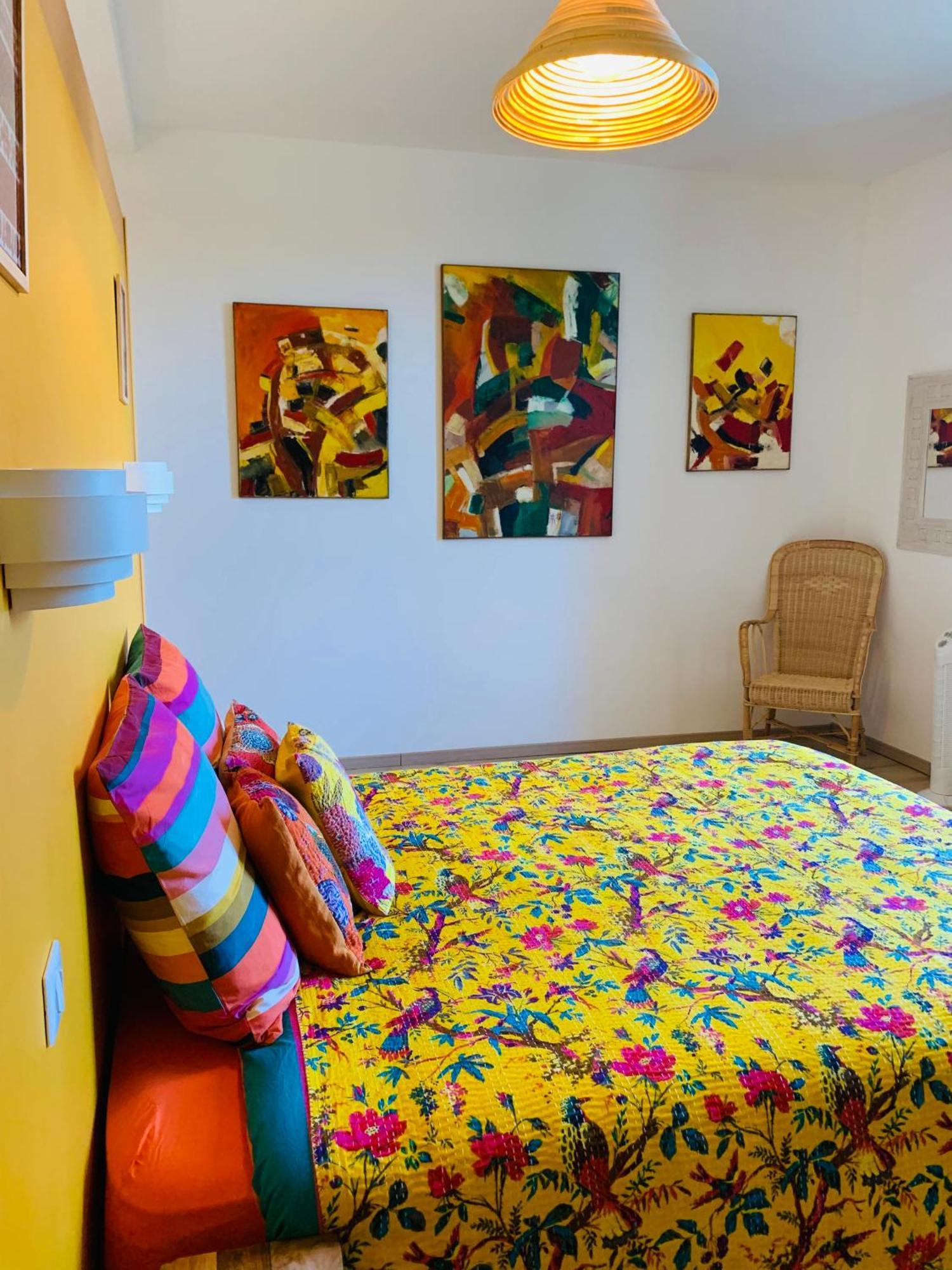 Aux Couleurs De Commarin Chambres D'Hotes 外观 照片